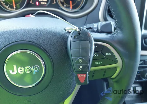 2016 Jeep Cherokee Latitude из США, поврежденный, VIN 1C4PJLCB2GW374238